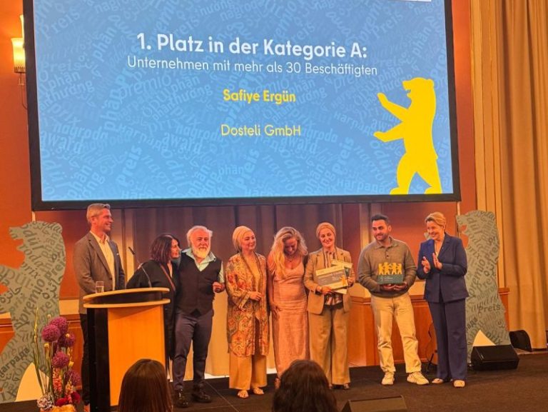 Franziska Giffey mit dem Team von Dosteli GmbH