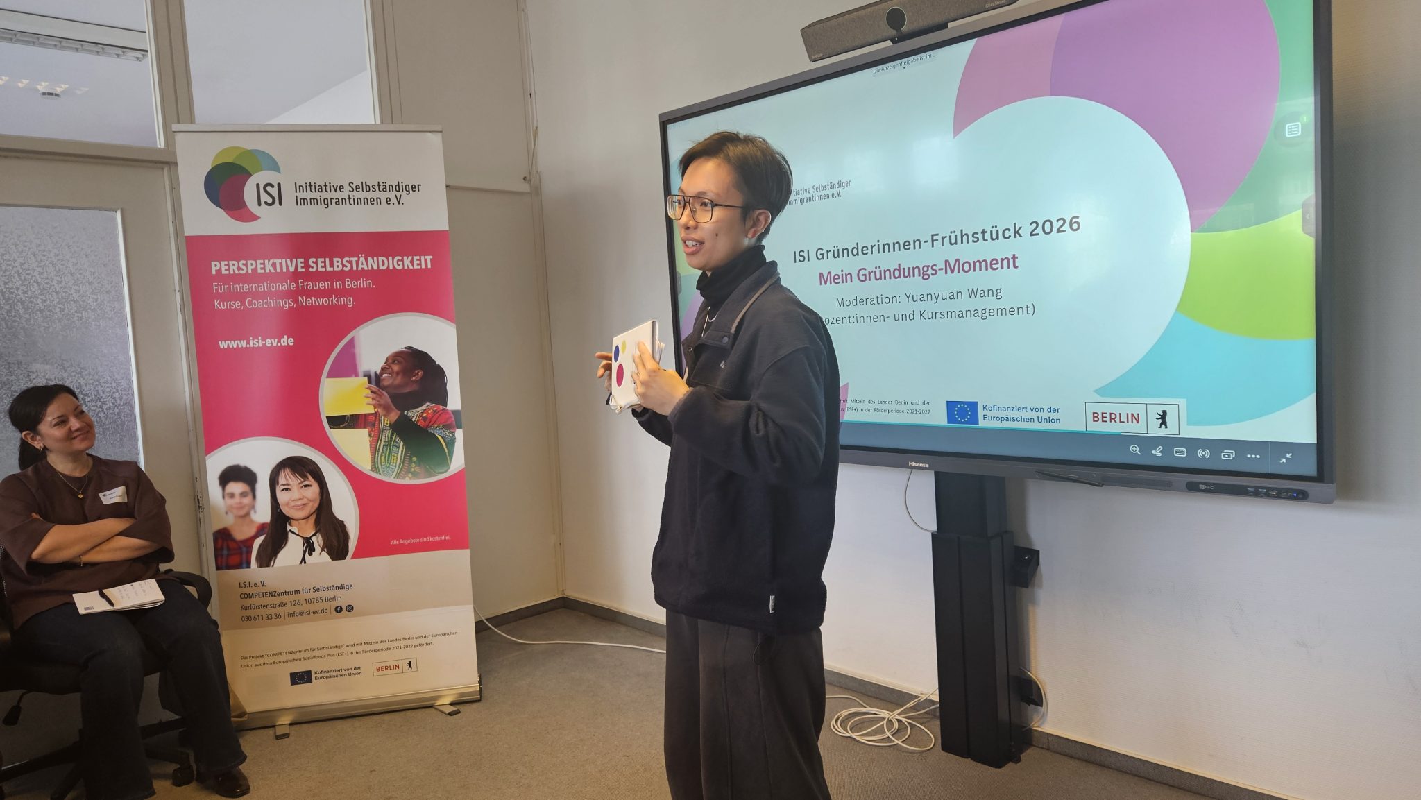 Yuanyuan Wang, ISI-Team, präsentiert das Lernprogramm "SelbständigkeitsFühreschein"