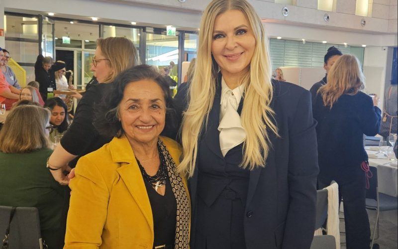 Shahla Payam mit Aldona Niemczyk,  Mitglied des Abgeordnetenhauses von Berlin.