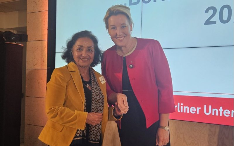 Shahla Payam mit Franziska Giffey, Senatorin für Wirtschaft, Energie und Betriebe