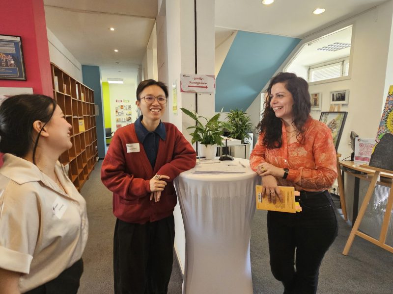 ISI-Team Anh & Yuan mit Dozentin Beatrice Fidelibus